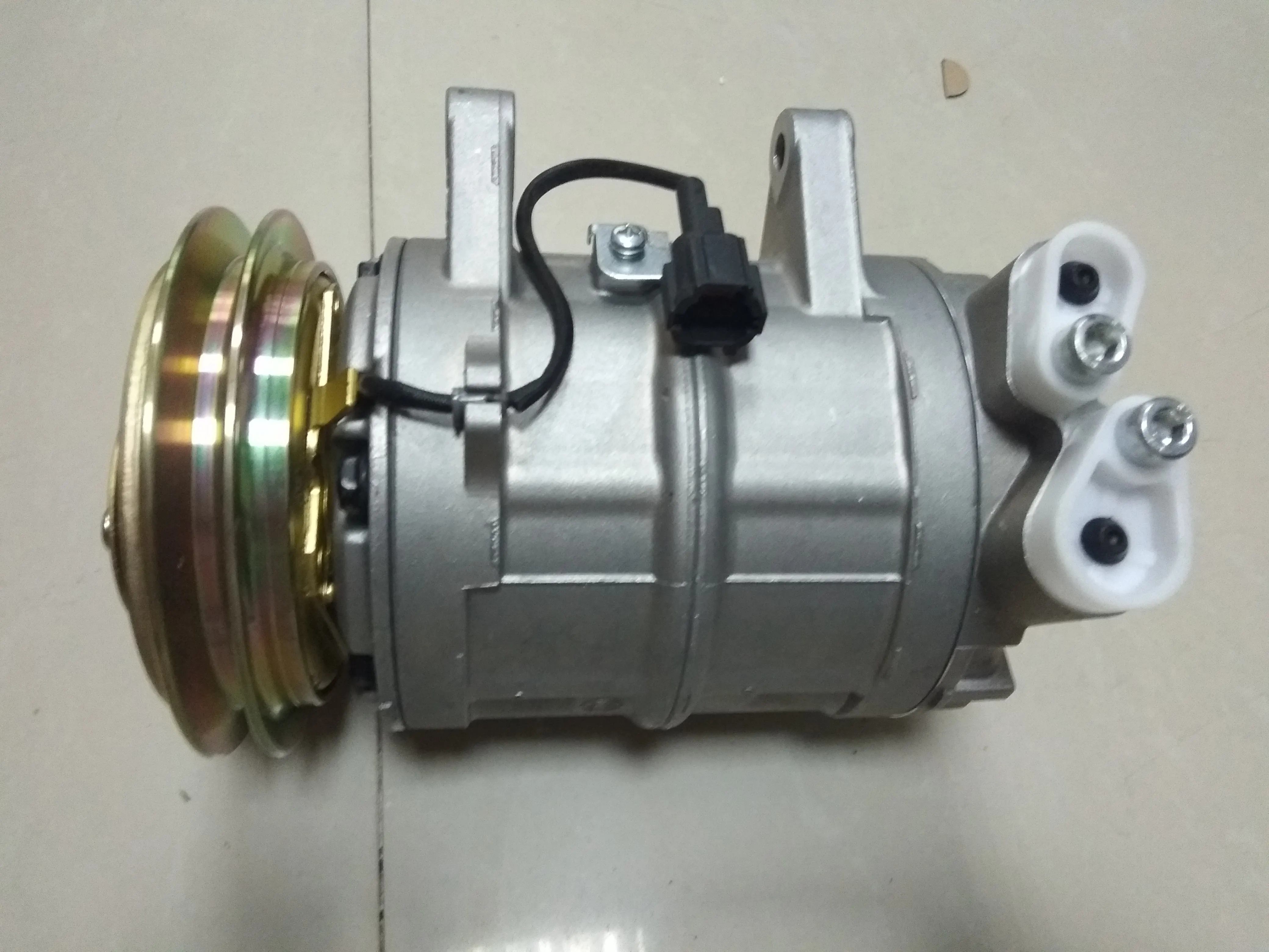 Truck AC Compressor 27630-00Z04 for Nissan UD - ISO/TS16949 Certified