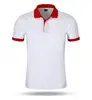 Blanco con cuello rojo.