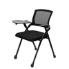 Respaldo negro con tablero para escribir y ruedas.