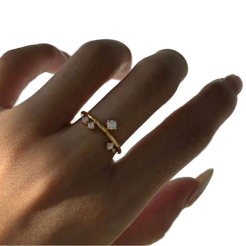 2024 New Trendy 18k PVD Gold Plated Minimalist Wedding Ring for Women Super Shine Zircon Inlay Customizable for Engagement