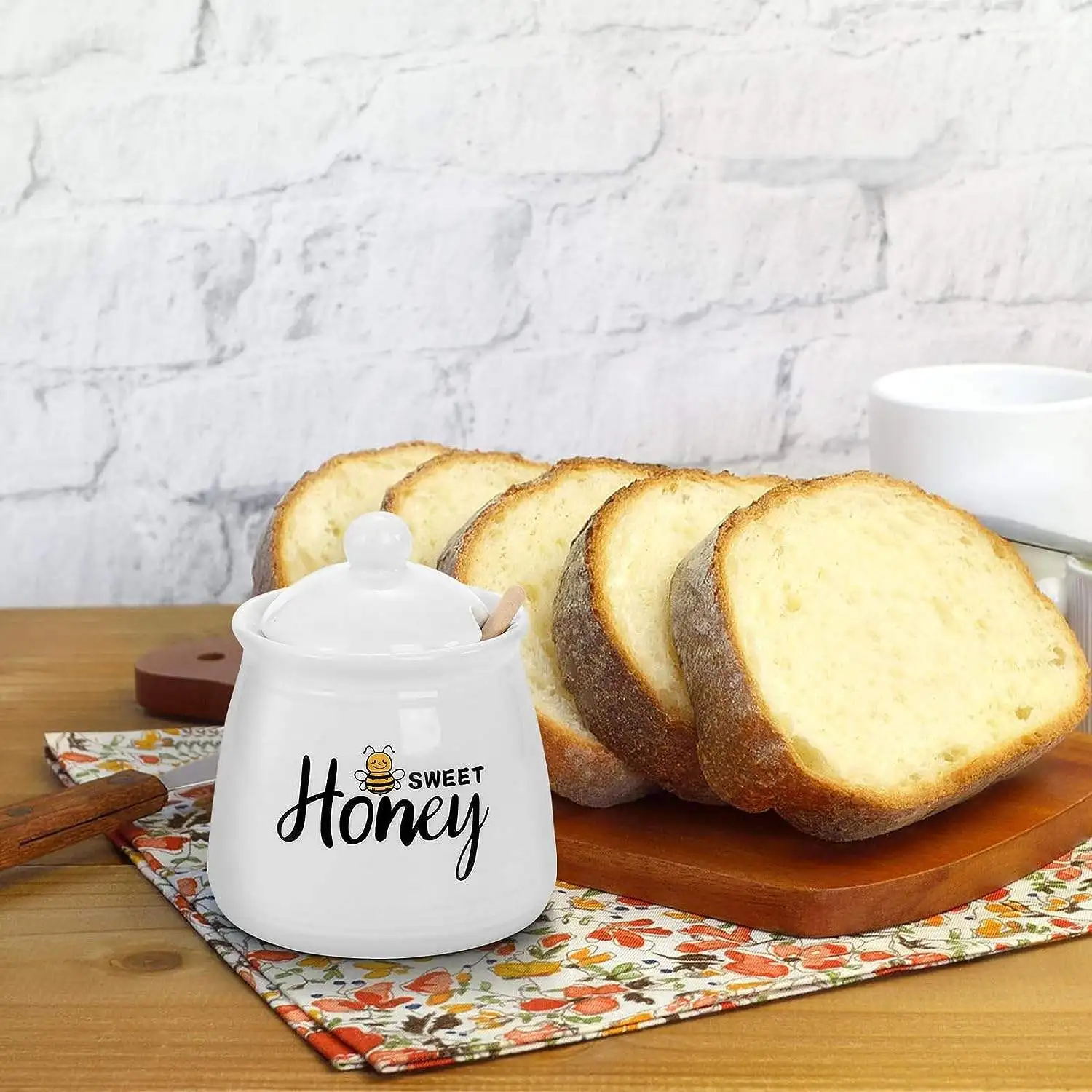 Hot Sale Porcelain Honey Jar with Lid Wood Dipper Ceramic Honey Bee Pot with Dipper for Home Kitchen Food Storage & Container