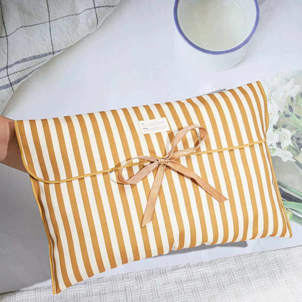 Canvas & Muslin