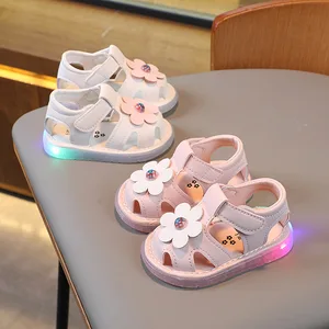 Summer Baotou Princess Style Baby Shoes LED Lights Soft Soled Baby Walking Summer Baby Sandals for Girls