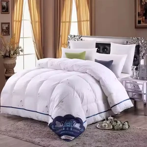 Wholesale Customized Luxury Hotel Duvet Insert Comforter All-Season Polyester Filling Quilts Custom Logo