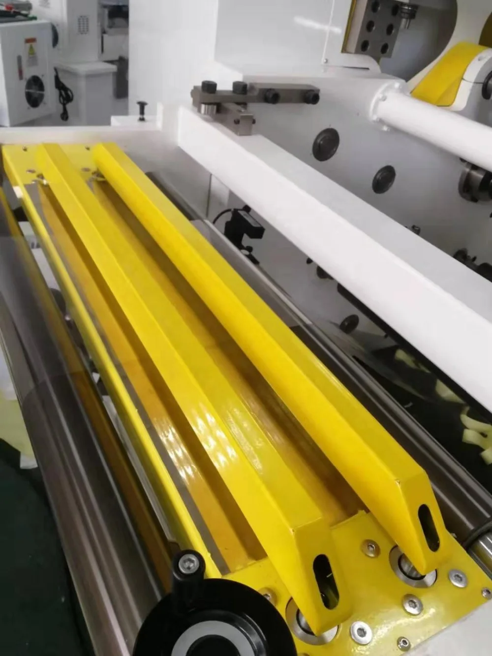 YDZX-1100F Center Surface Slitting Machine for Nomex Insulation Paper