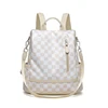 Cuadros beige y blanco.