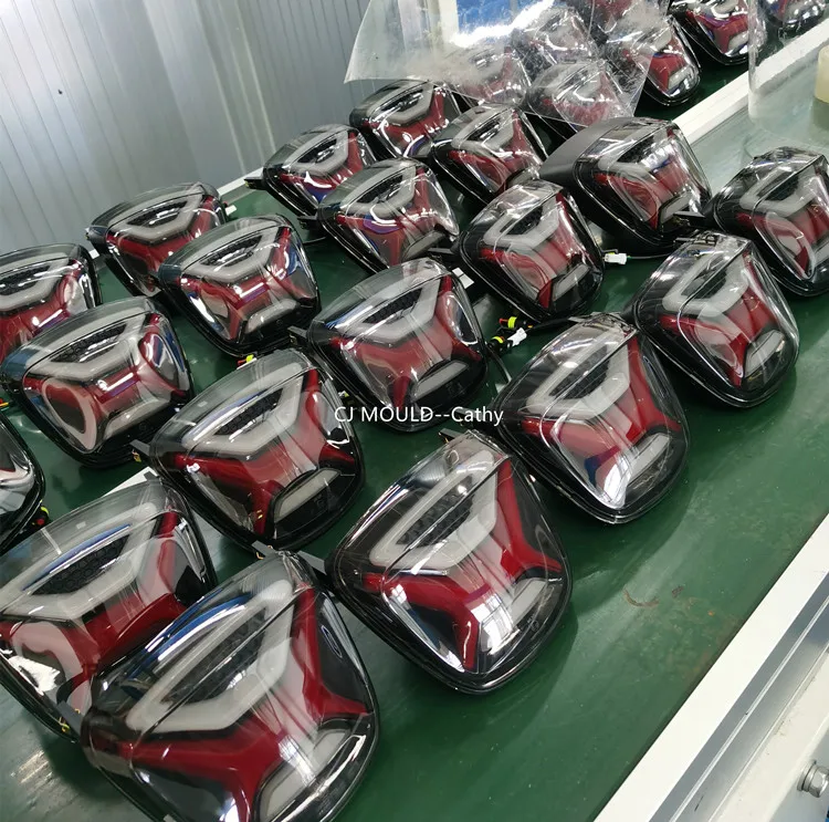 Feu Arrière Piaggio Vespa Sprint Ou Primavera Cerclage Noir - Équipement Moto