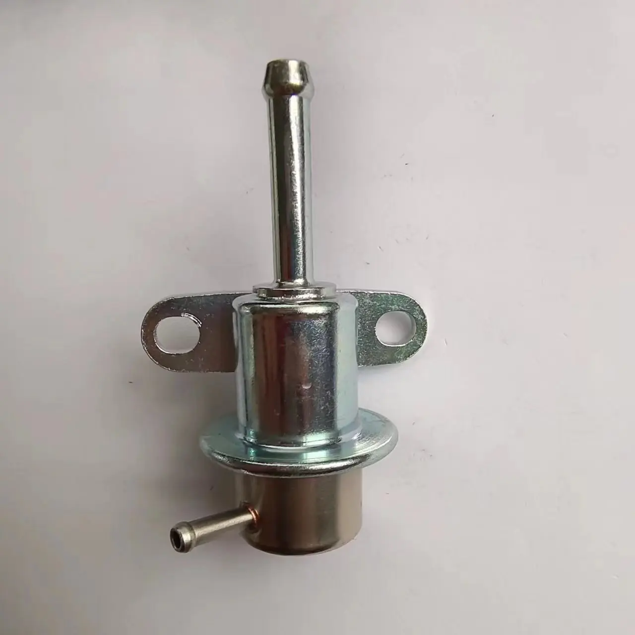 Automotive Fuel Pressure Regulator For Toyota Mazda Suzuki Pontiac