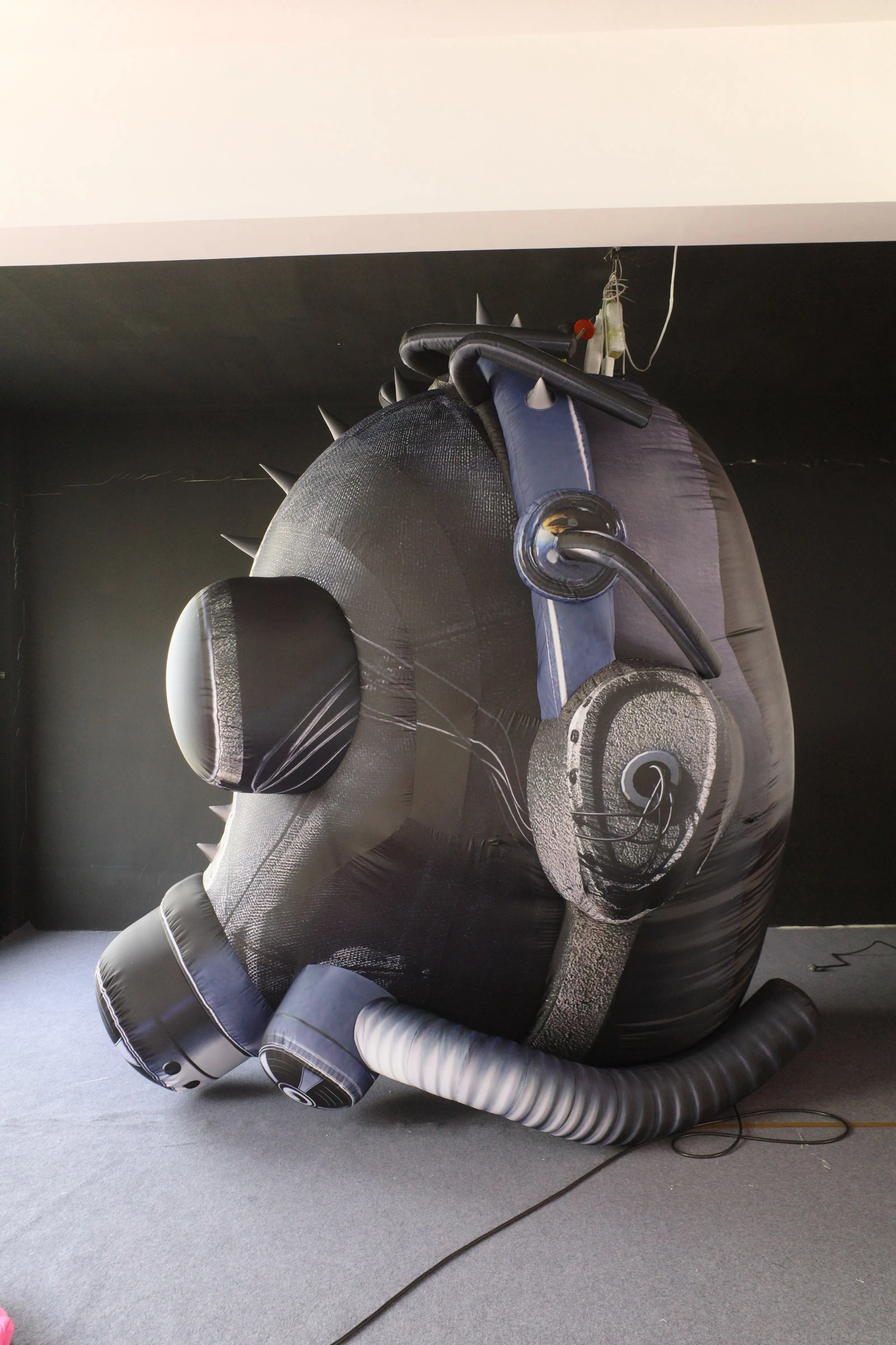 Giant Inflatable Cyberpunk Gas Mask Mascot for Halloween, Durable Hanging Advertising Inflatable