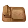 8 petites assiettes de 14 cm avec socles et plateaux