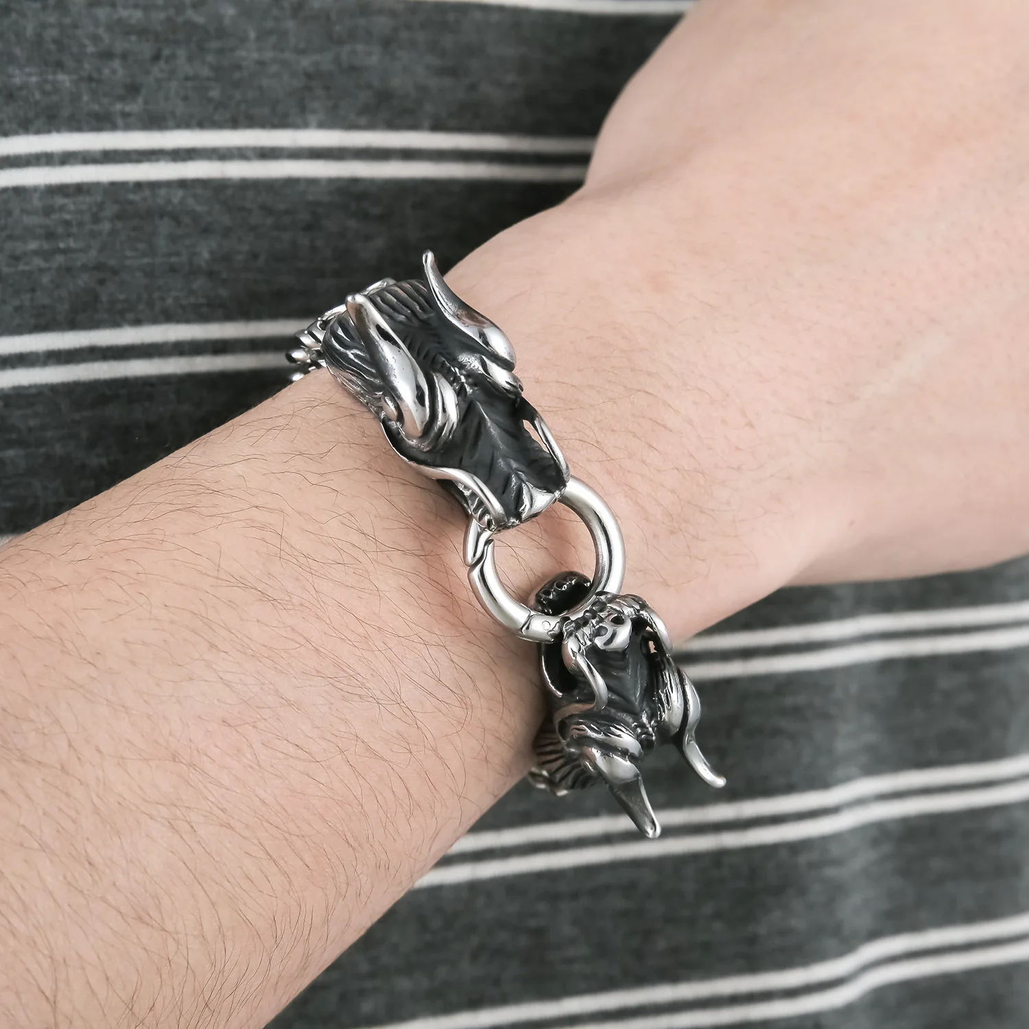 Bracciali e Braccialetti Placcati Oro 18k Bracciale con Drago Cinese Chiusura a Drago Bracciale in Acciaio Inossidabile
