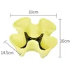 Pot de fleur jaune à quatre pétales
