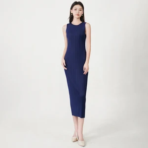 Miyake Pleated Dress Basic Classic Dress High Quality Women's Fashion Dress Crew Neck Sleeveless Mid-length Straight Dress