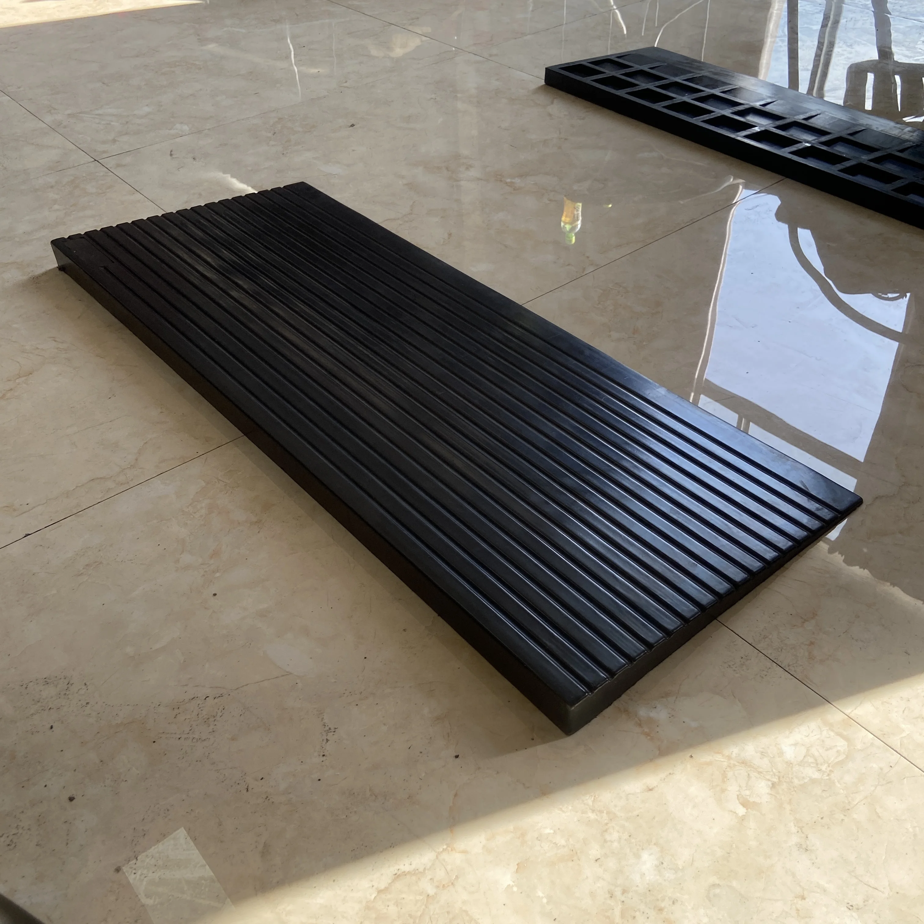 40mm Height Solid Straight Rubber Speed Bump Doorway Wheelchair Threshold Door Ramp supplier