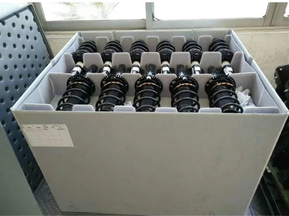 Customized Plastic Pallet Box with PP Corrugated Separator