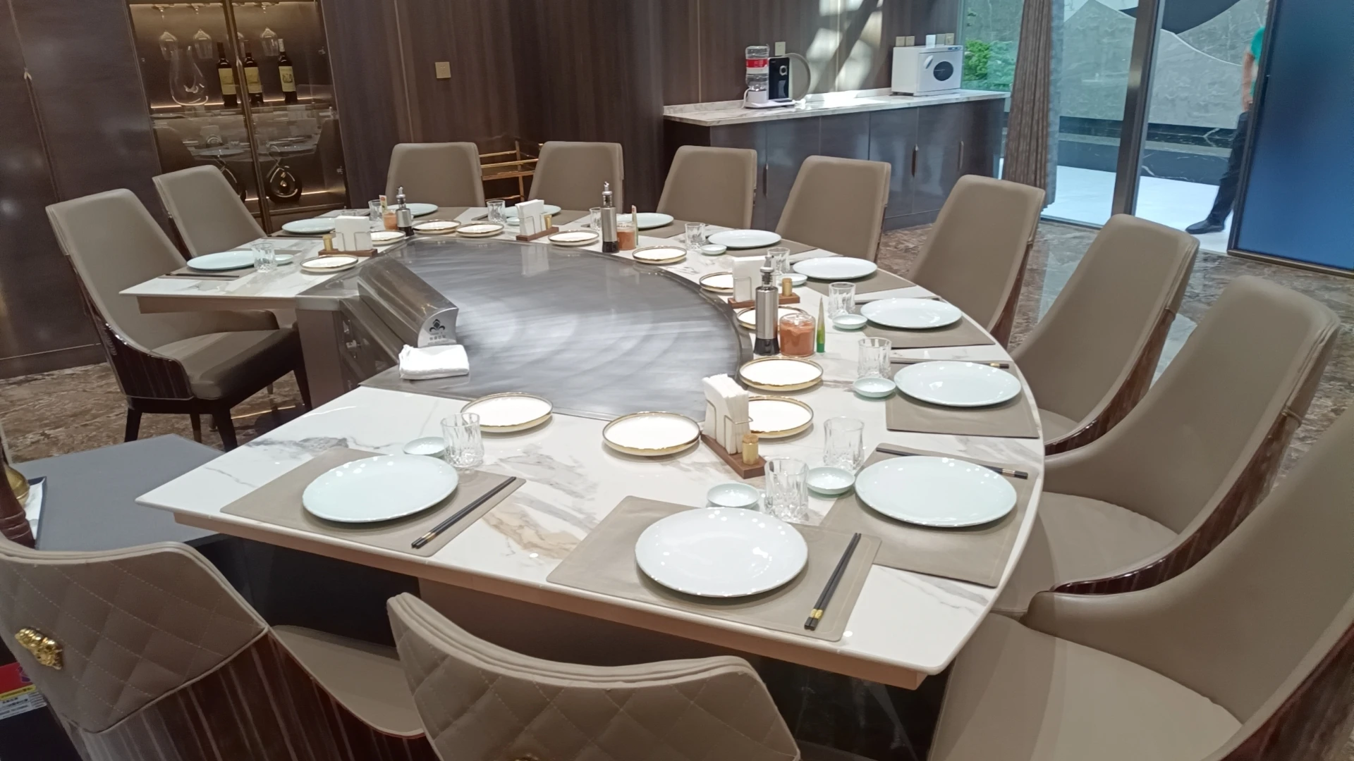 Commercial Fan Shape Teppanyaki Grill Table with 220-240 V 380 V 8000w Power for Restaurant & Hotel