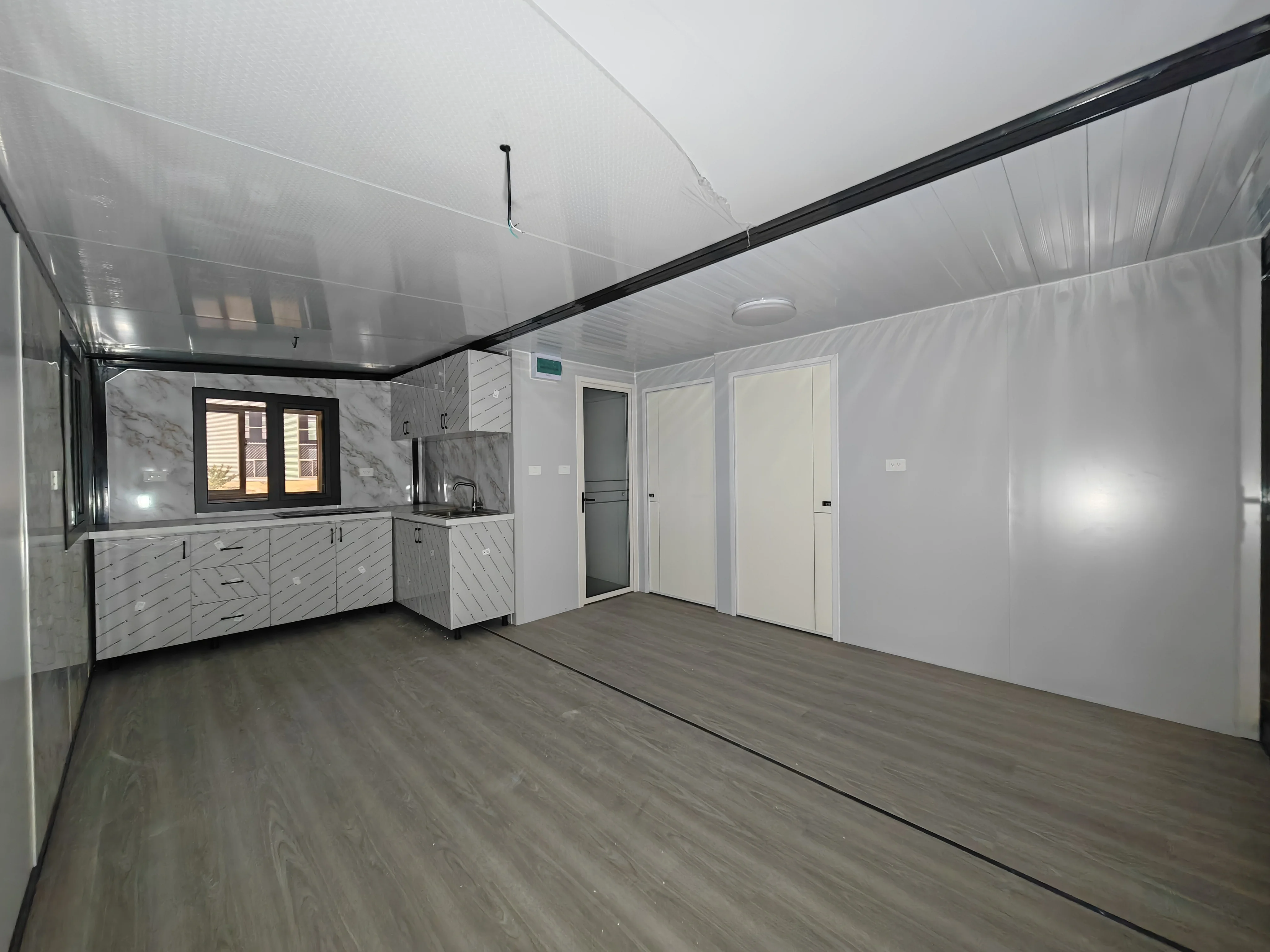 Ready to Ship 3 Bedroom 2-Story Expandable Prefabricated Container House Prefab Tiny Steel Villa for Home or Hotel Use