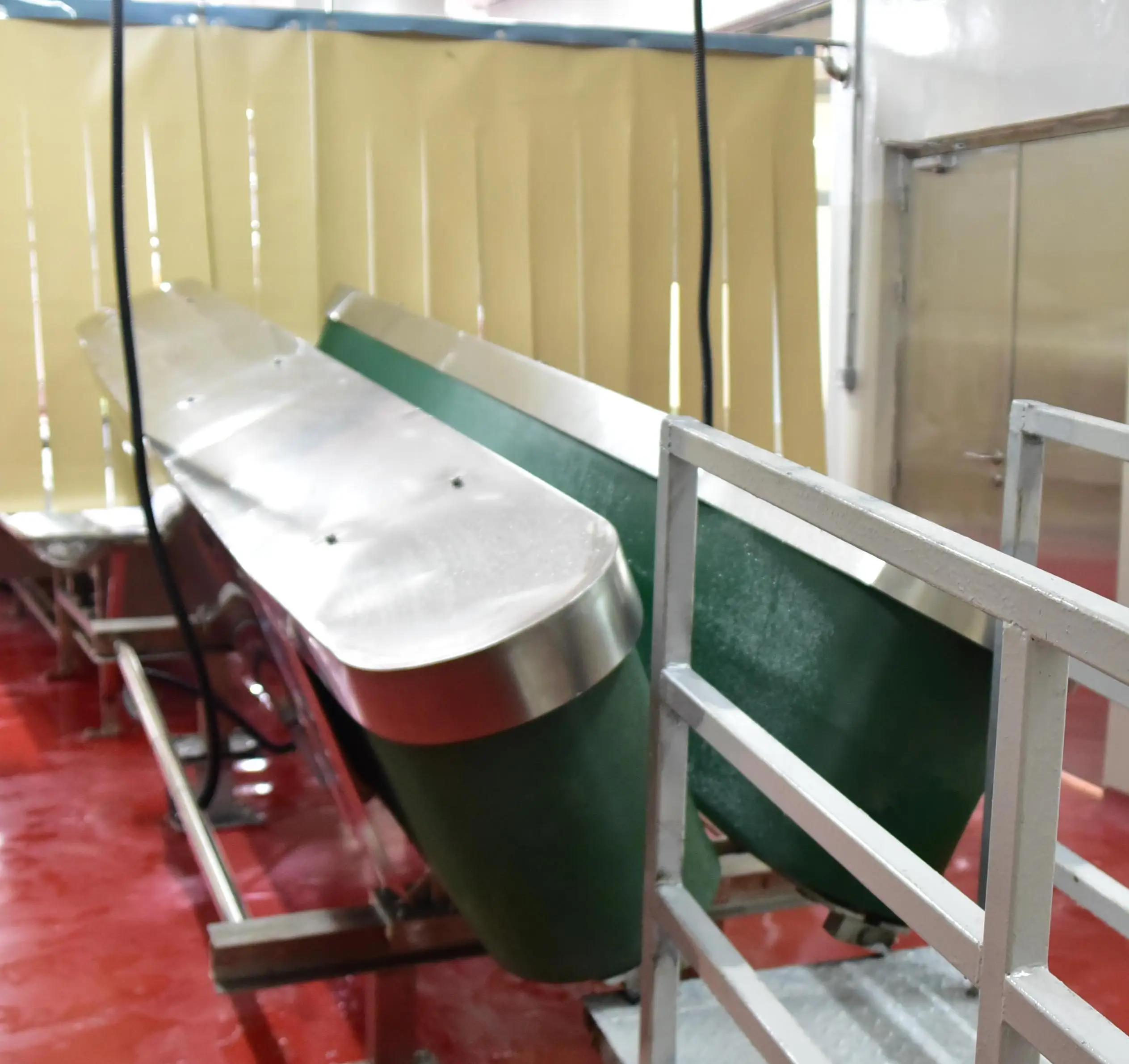 Halal sheep automatic slaughtering equipment is used in mutton slaughterhouses