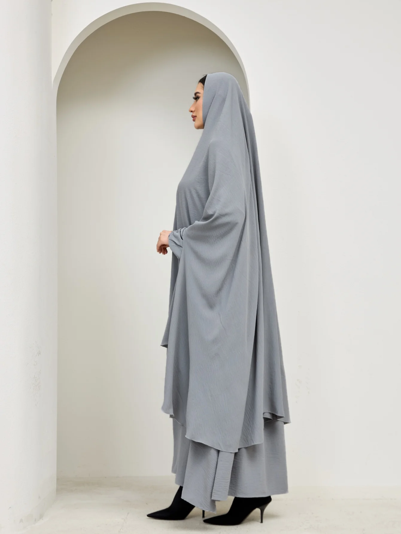 2024 New Arrival a Solid Color Breathable and Comfortable Ice Silk Wrinkled Muslim Ladies' Pilgrimage Burqa With a Headscarf