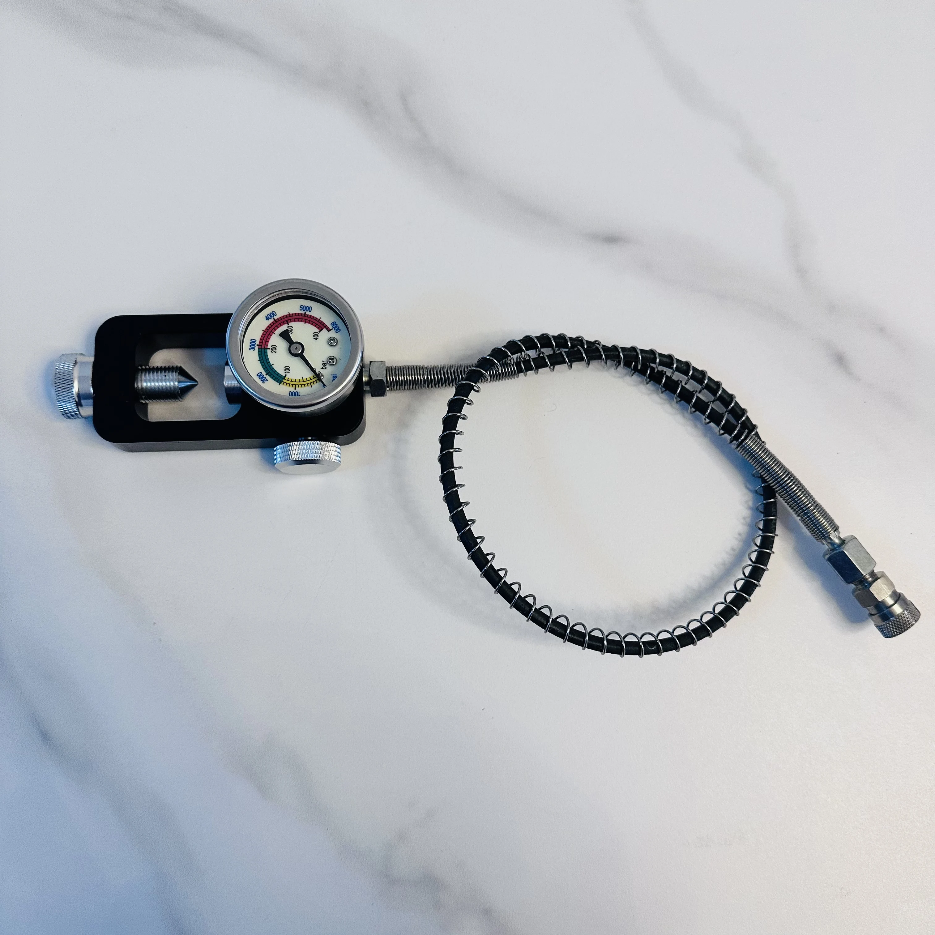 ADAPTATEUR DE REMPLISSAGE PCP pour avec valve din 300 bar et fil G5/8