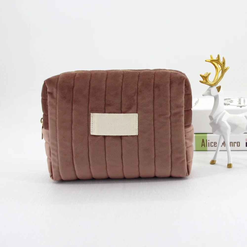 Фабричная бархатная косметичка на заказ с молнией стеганая