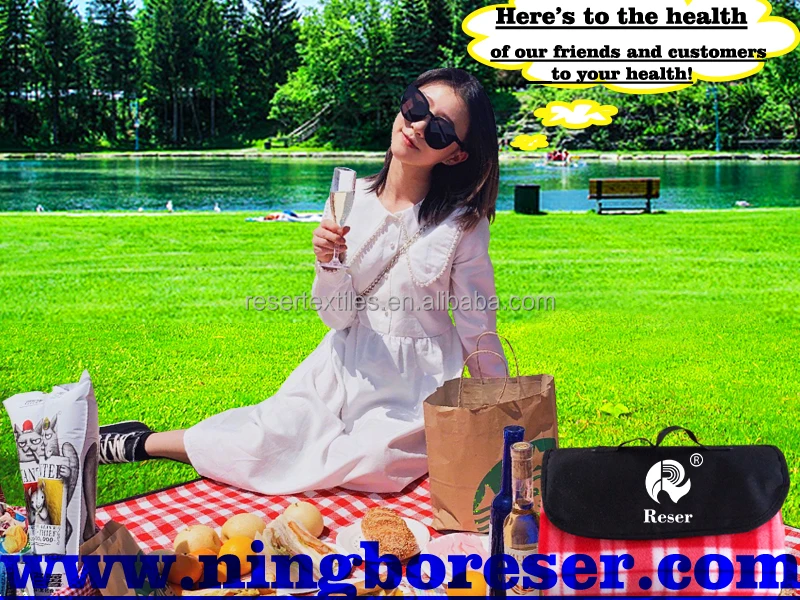 Premium Outdoor 100% Polyester Water-Resistant Stripe Knitted Style Portable 3Ply Lightweight Customizable Picnic Blanket for