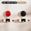 Un rouge corail et un noir classique