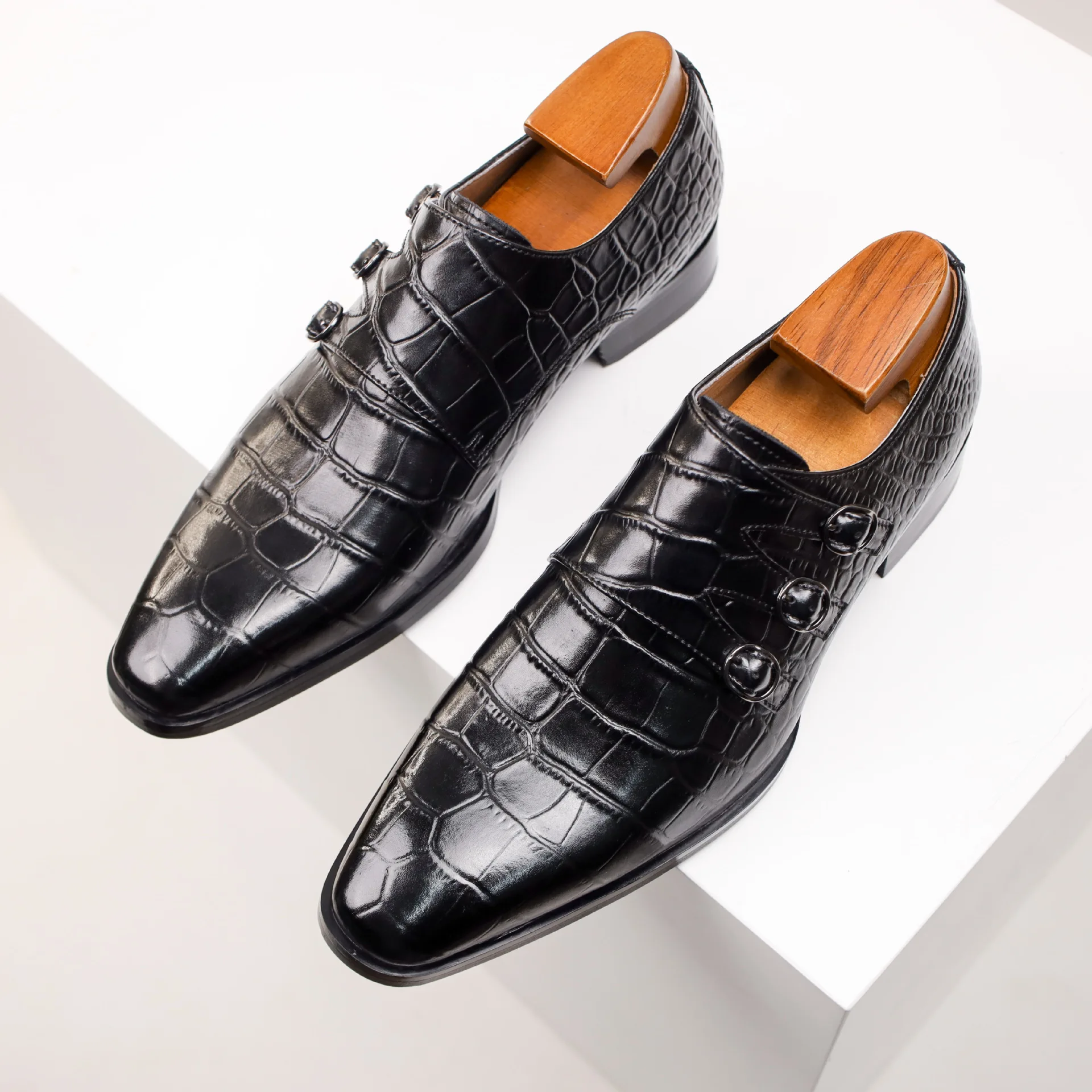 New Arrival Brogue Shoes Plus Size Breathable Cow Leather Office Shoes  Business Formal Embossed Monk Style Men's Dress Shoes