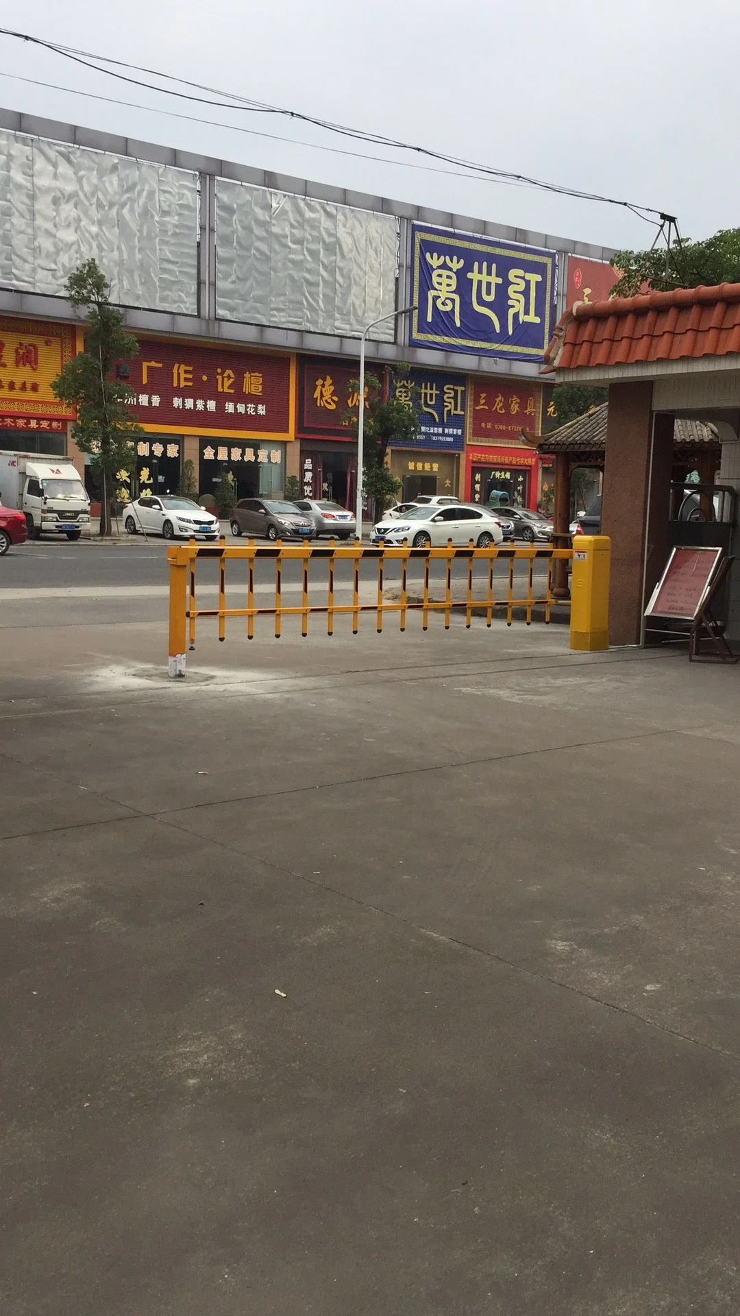 
Aluminum alloy parking gate barrier high way retractable barrier fence gate crowd control barrier QG-DZ-001 