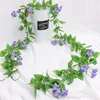 Una tira morada con 12 flores.