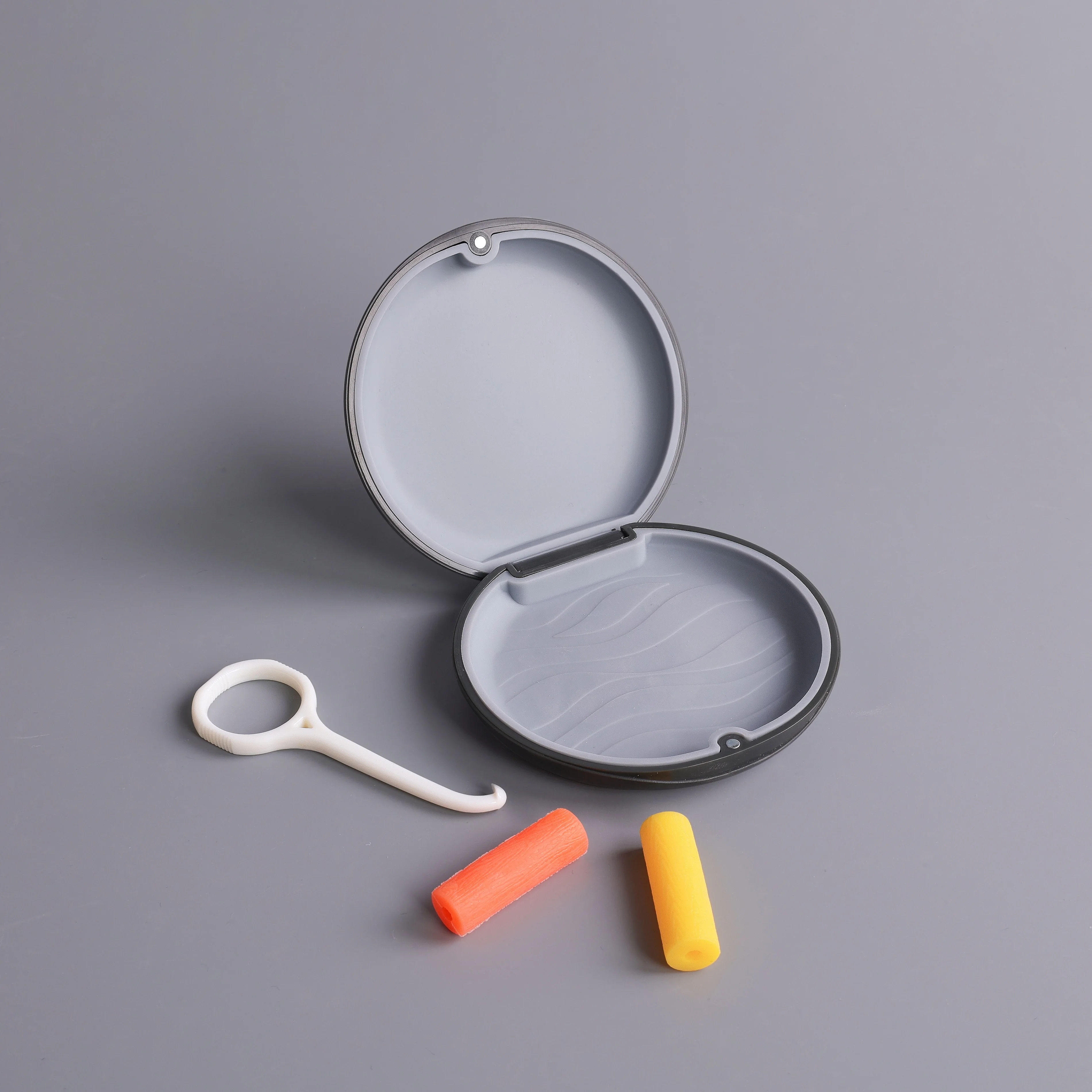 Elegant Silicone Pad Denture Box Compact and Secure Retainer Case with Soft Interior for Aligners