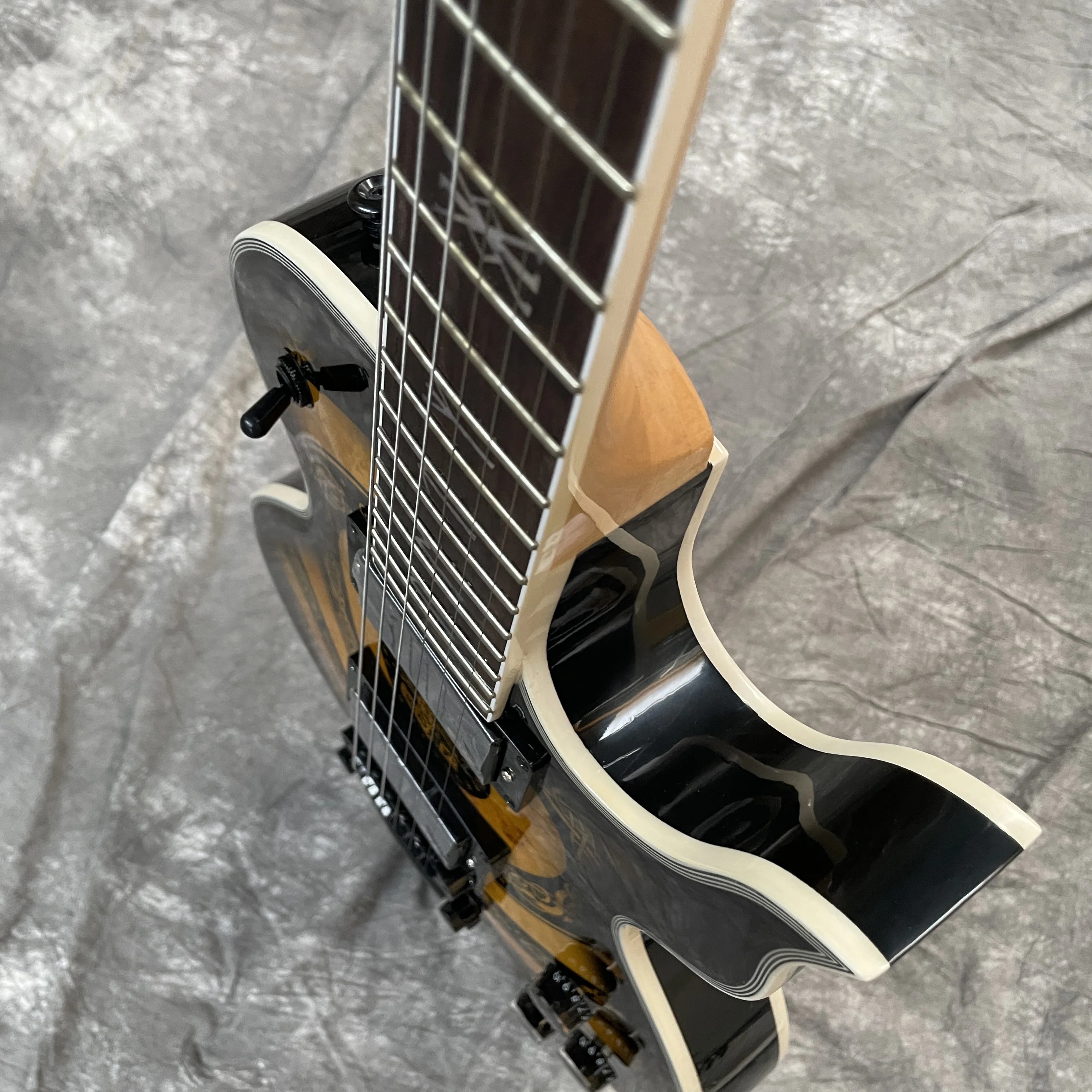Chitarra Elettrica Wylde Audio Totem Top Personalizzato &ndash; Manico Acero, Corpo Mogano, Hardware Nero (2024)