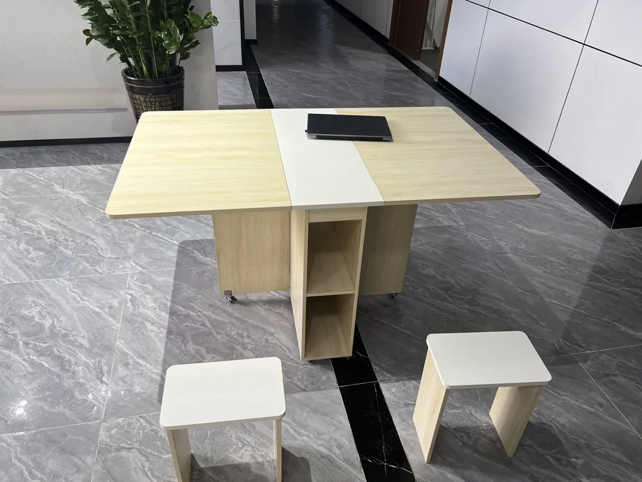 Mesa de Jantar Dobrável que Economiza Espaço com Armazenamento em 2 Níveis  - Mesa de Cozinha Estilo Fazenda com Folha Retrátil para 4 Pessoas, image size:1280x960