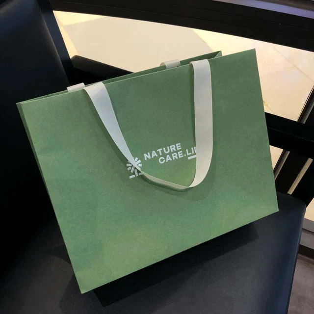 Eco-Friendly Foldable Reusable Kraft Paper Bags Custom Logo Brown Paper Bag Clothes/Shoes Promotion Features Ribbon Gift