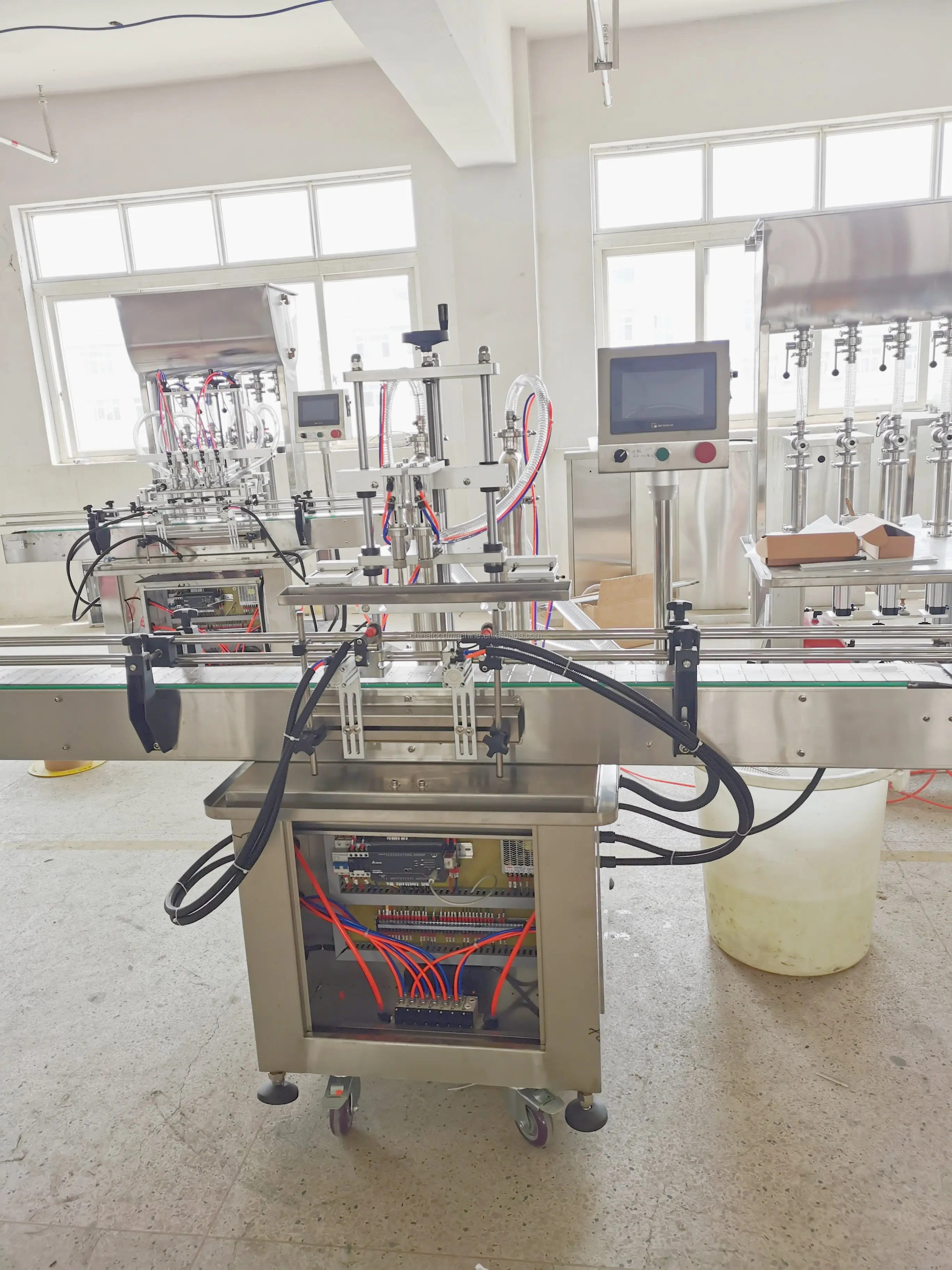 Professional 2 Heads 1 Nozzle Semi Automatic Liquid Food Filling Machine