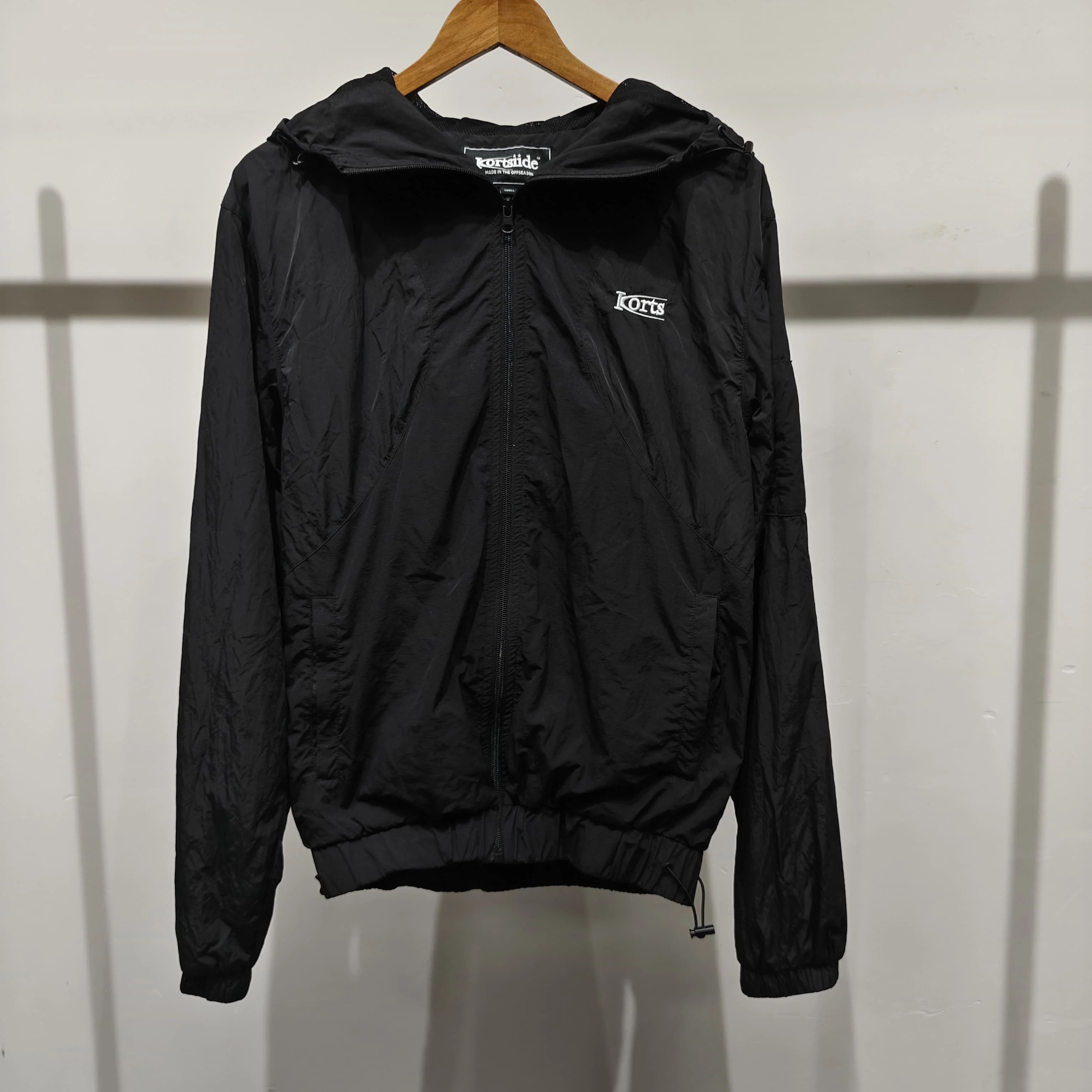 High Quality Men Hip Hop Vintage Streetwear Zip up Running Windbreaker Jacket With Waterproof Soft Shell and Breathable Feature