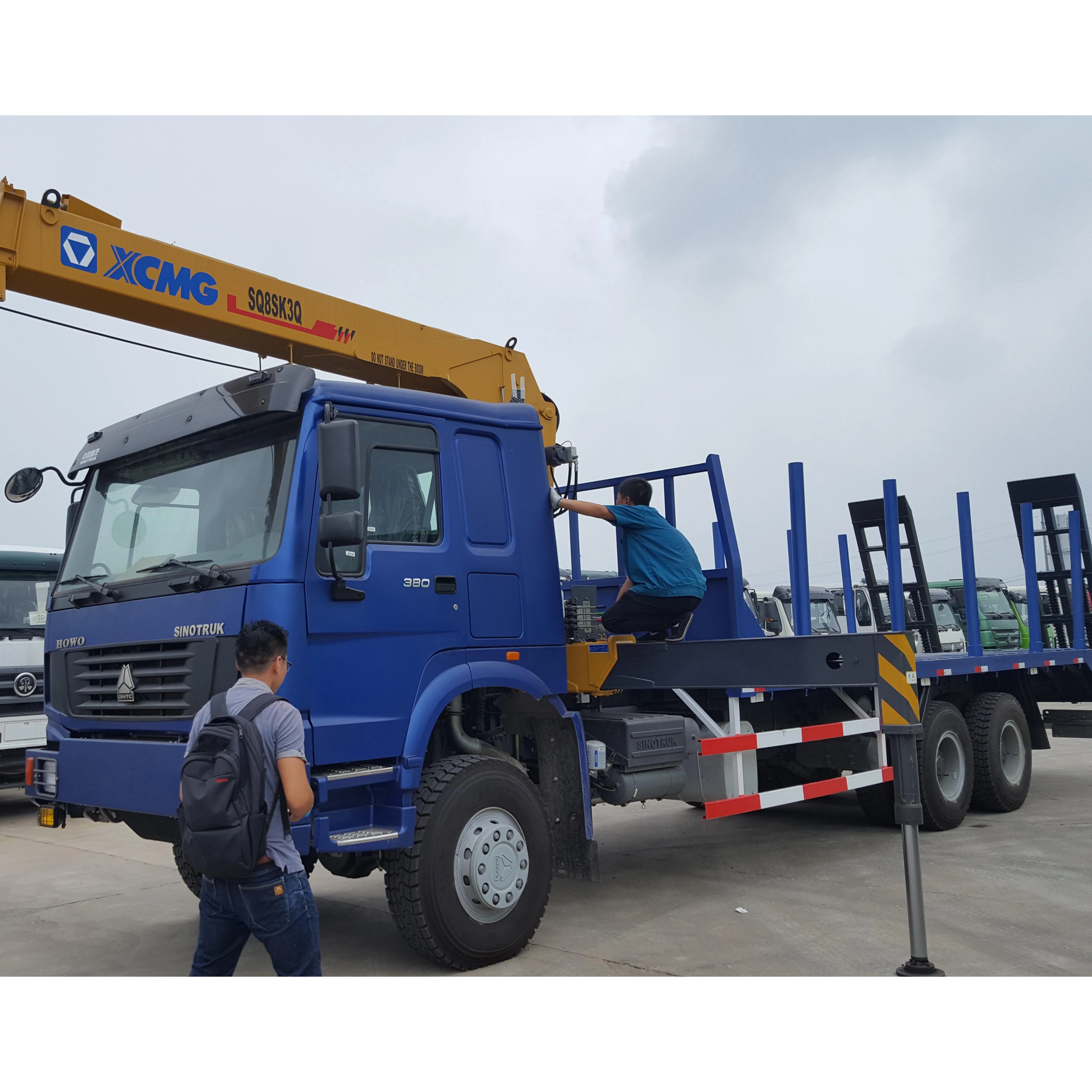 Sinotruk Howo all wheel off road 30ton truck mounted crane with mechanical ladder