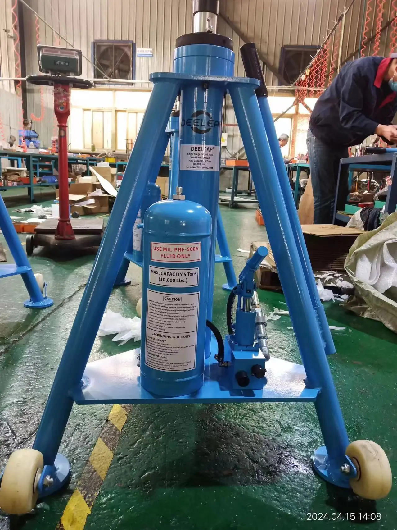tripod jack 3.jpg