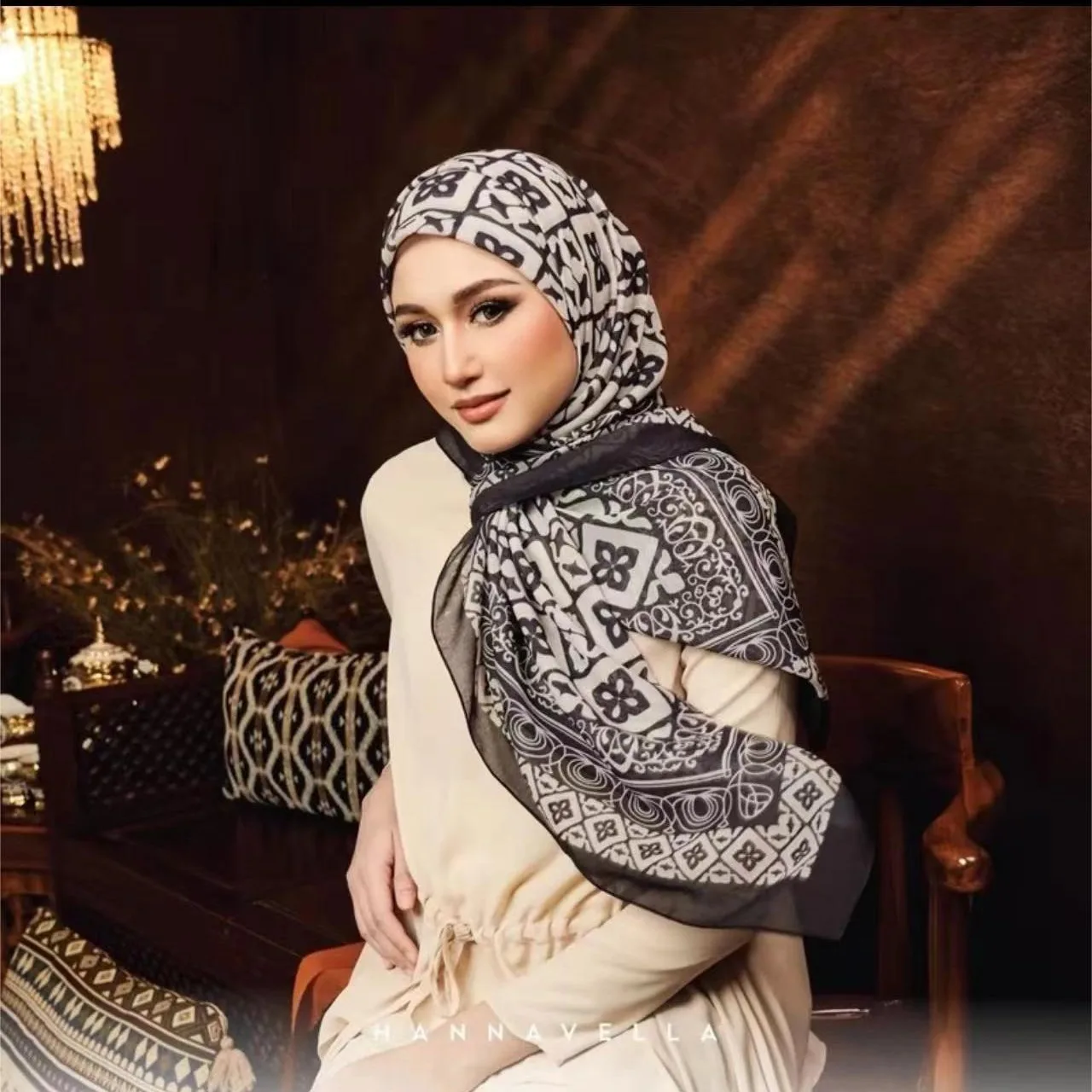 Summer Scarf Ways To Wear A Big Square Scarf How To Tie A Scarf 15