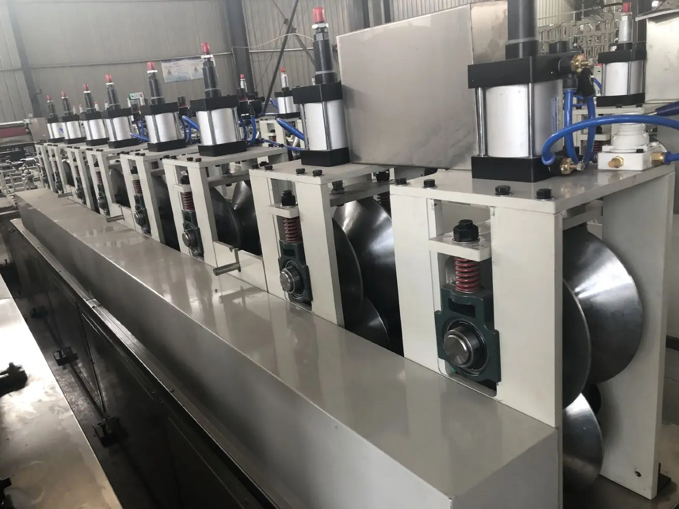 High Speed Kraft Paper Edge Board Punching Cutter Machine Paper Angle V Corner Edge Protectors Making Machine