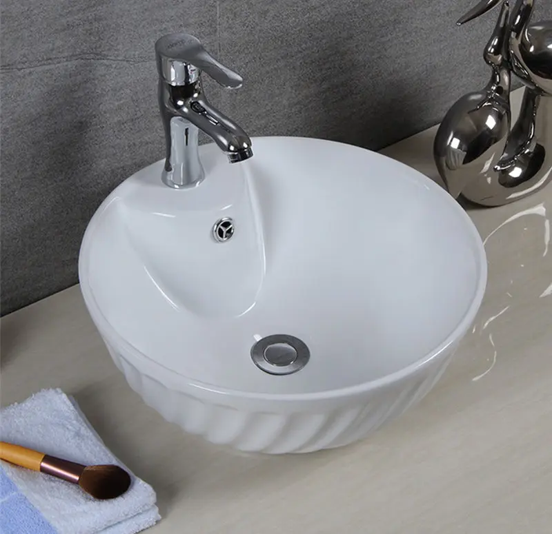 Porserang pang-banyo na mababaw na hugis irregular