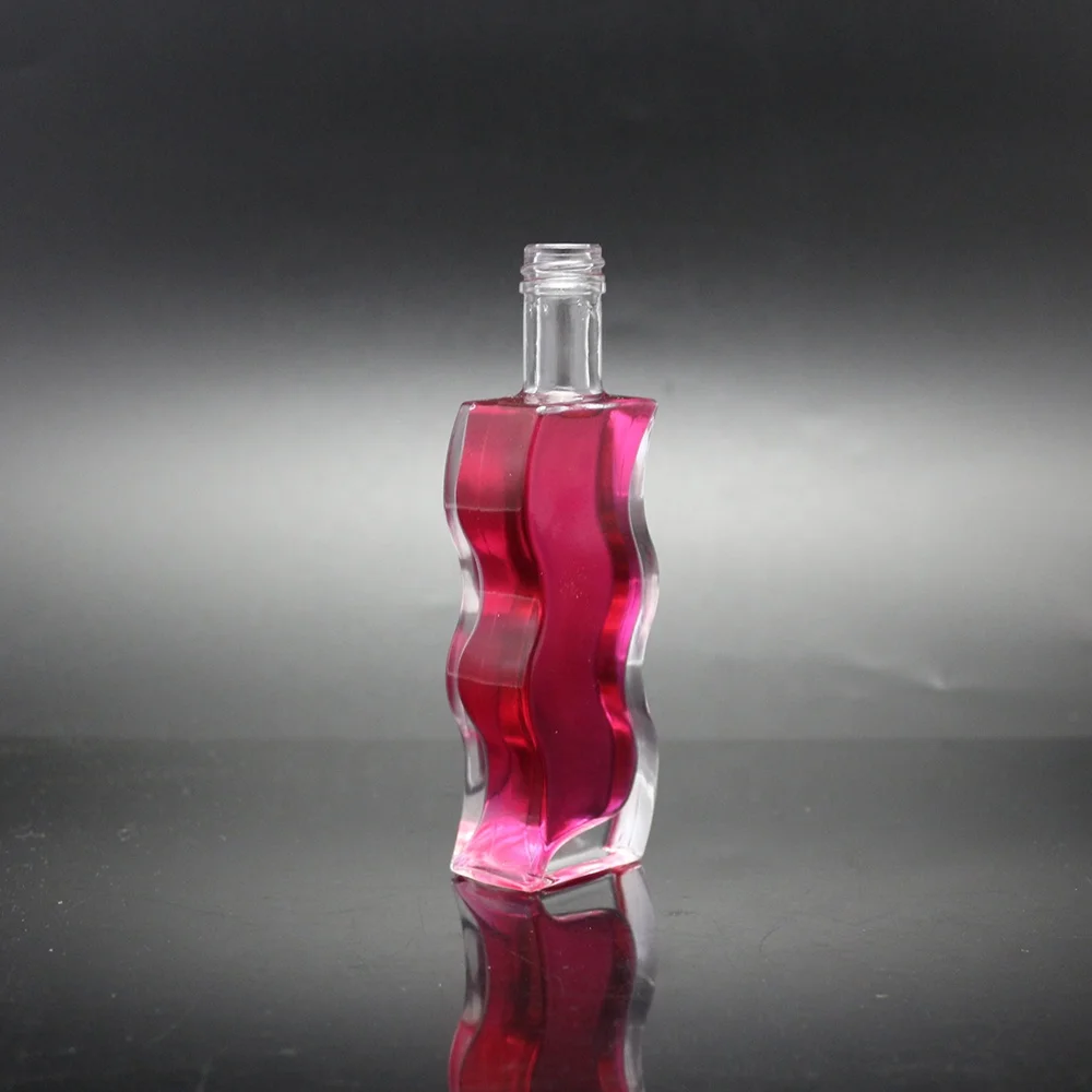 Shanghai Linlang 50ml Mini Wavy Liquor Glass Bottle