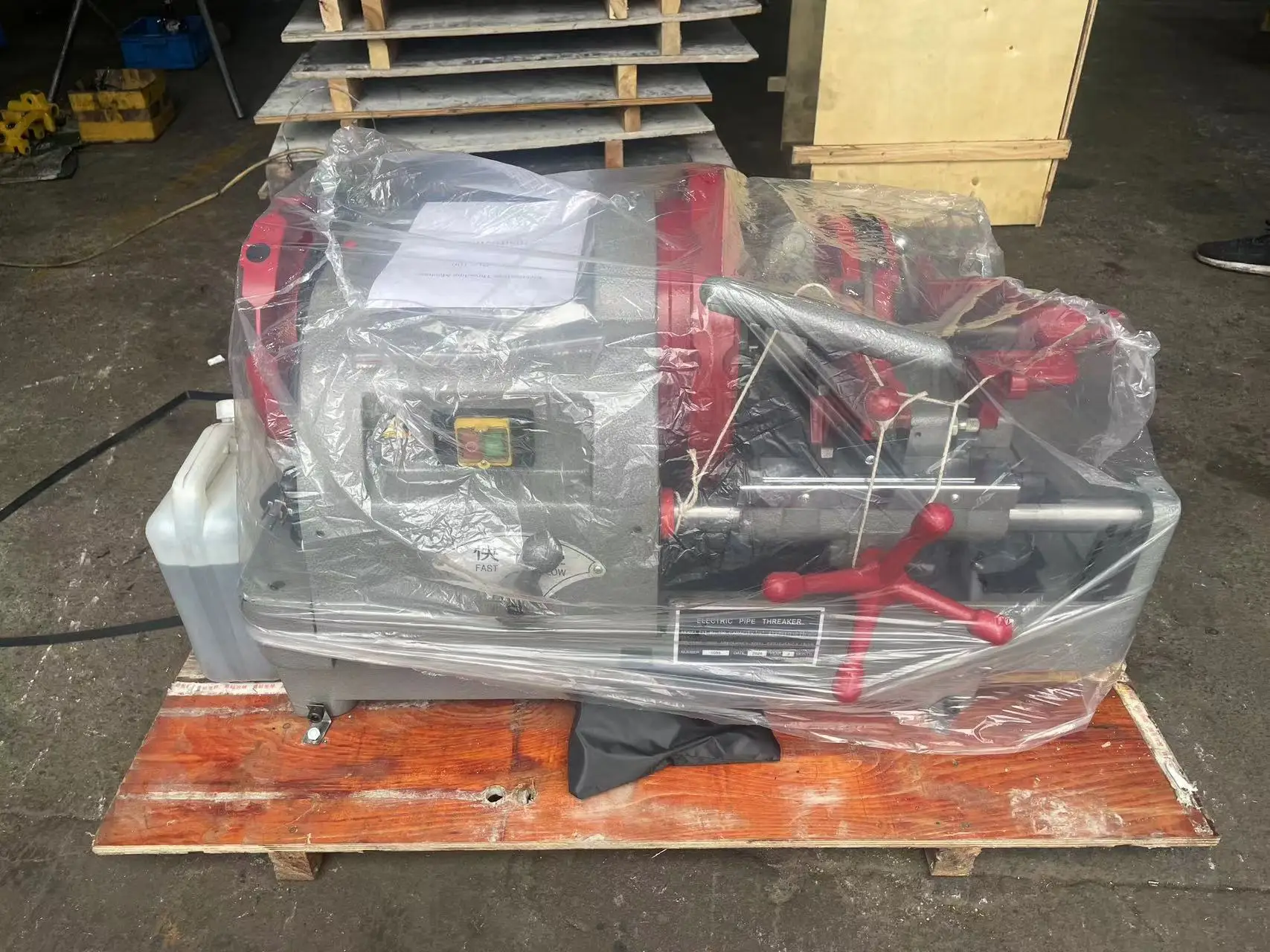 Электрическая резьбонарезная машина