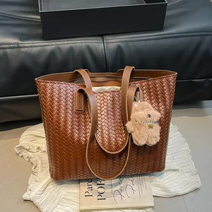 2026 Wholesale PU Leather Ladies' Tote Bag Wth Zipper  Fashion Large-capacity Hand Bags for Students with Pendants Sac dos