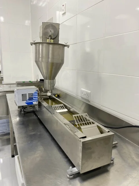 Fully Commercial Automatic High Quality Mini Doughnut Donut Glaze Make Maker Fryer Machine