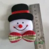 Cabeza de muñeco de nieve con sombrero de copa negro
