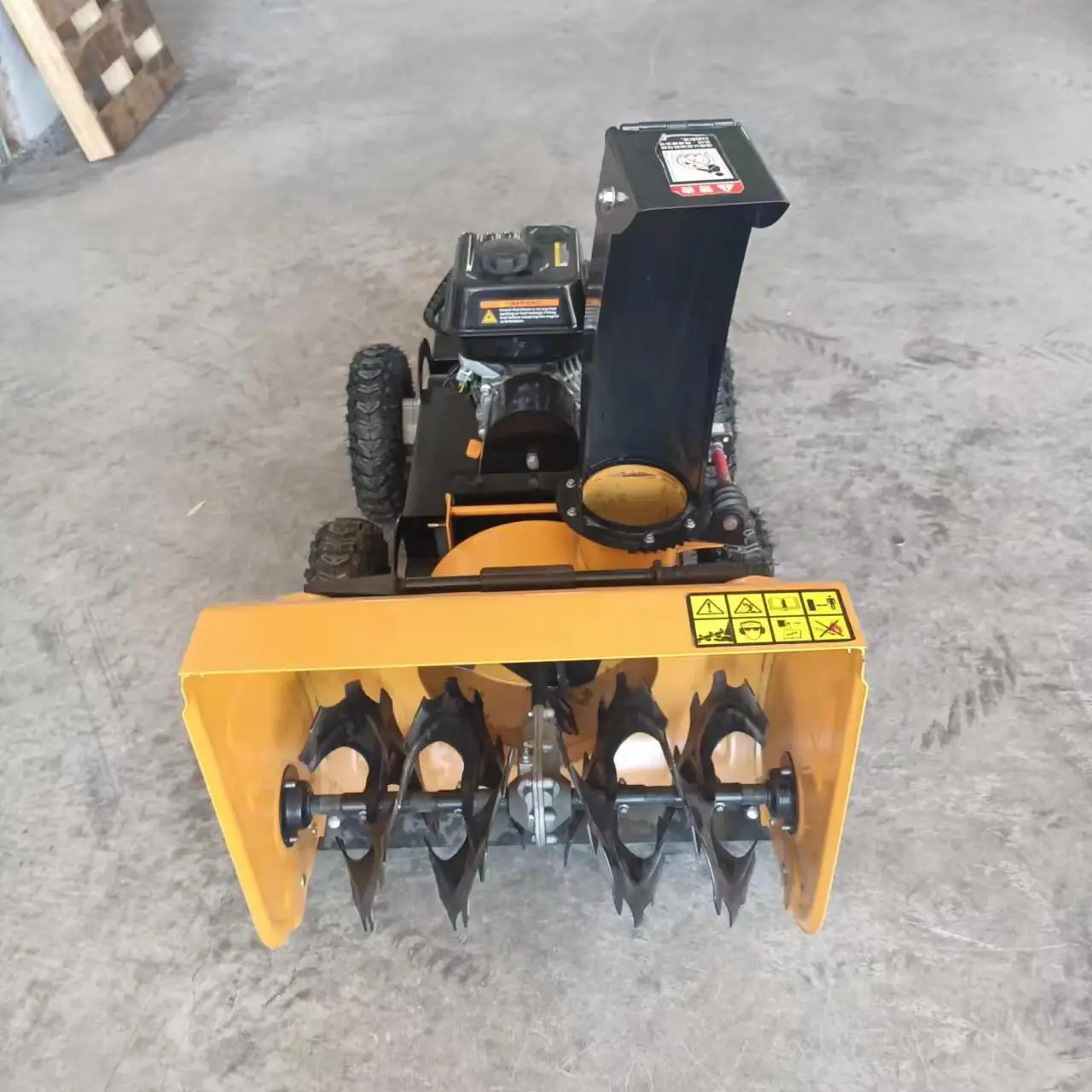 Remote-controlled Wheeled Electric Snow Sweeper and Tracked Snow Sweeping and Lawn Mowing All-in-one Machine for Sale