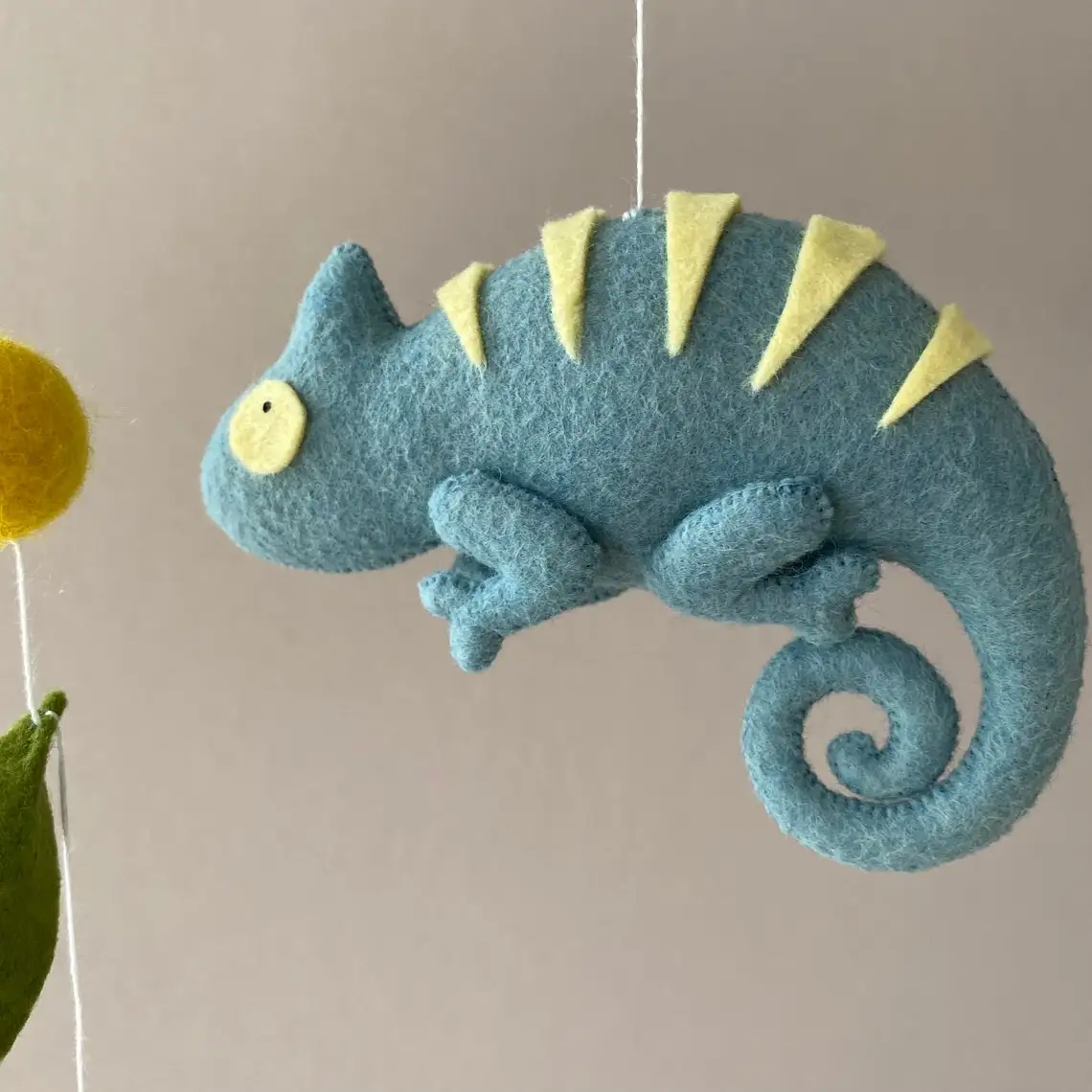 Baby Toys Safari Stuffed and Plush Animal Chameleon Sloth Handmade Crochet Wood Musical Felt Baby Crib Mobiles for Baby Girl Boy