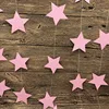 Tirer une petite trompette étoile colorée tout rose