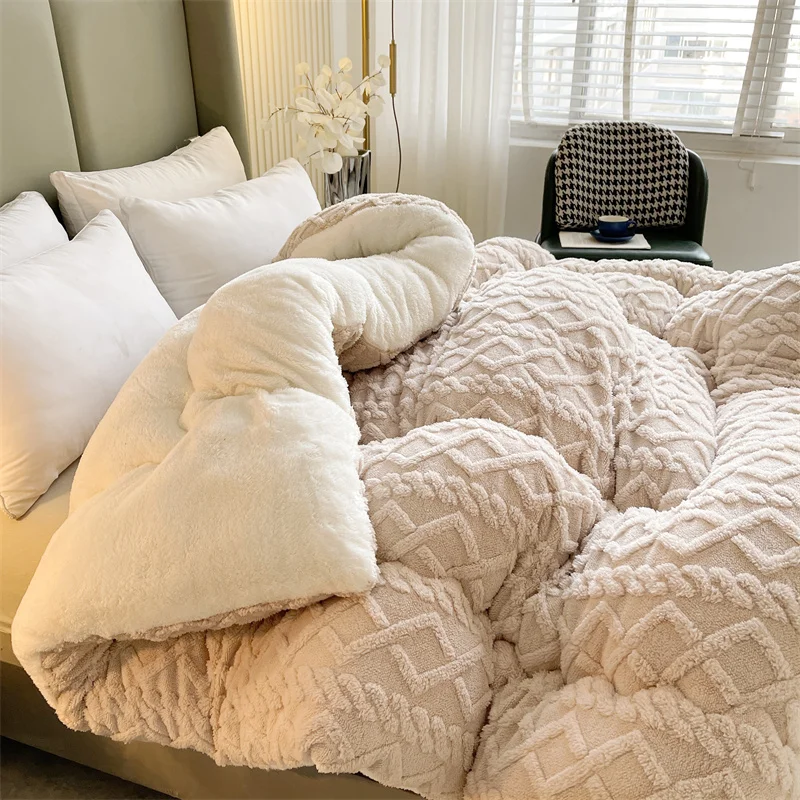 2023 Hot Selling Thick Quilt Comforter For Autumn Winter Warm Breathable Skinfriendly Nofading